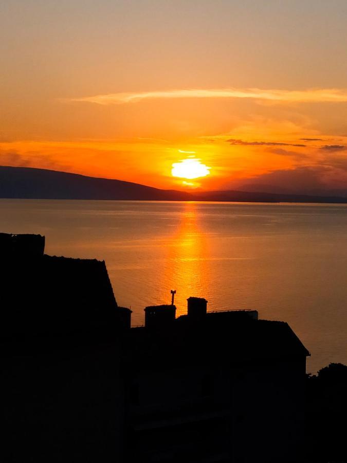 Novouredeni Stan S Balkonom I Pogledom Na More Senj  Buitenkant foto