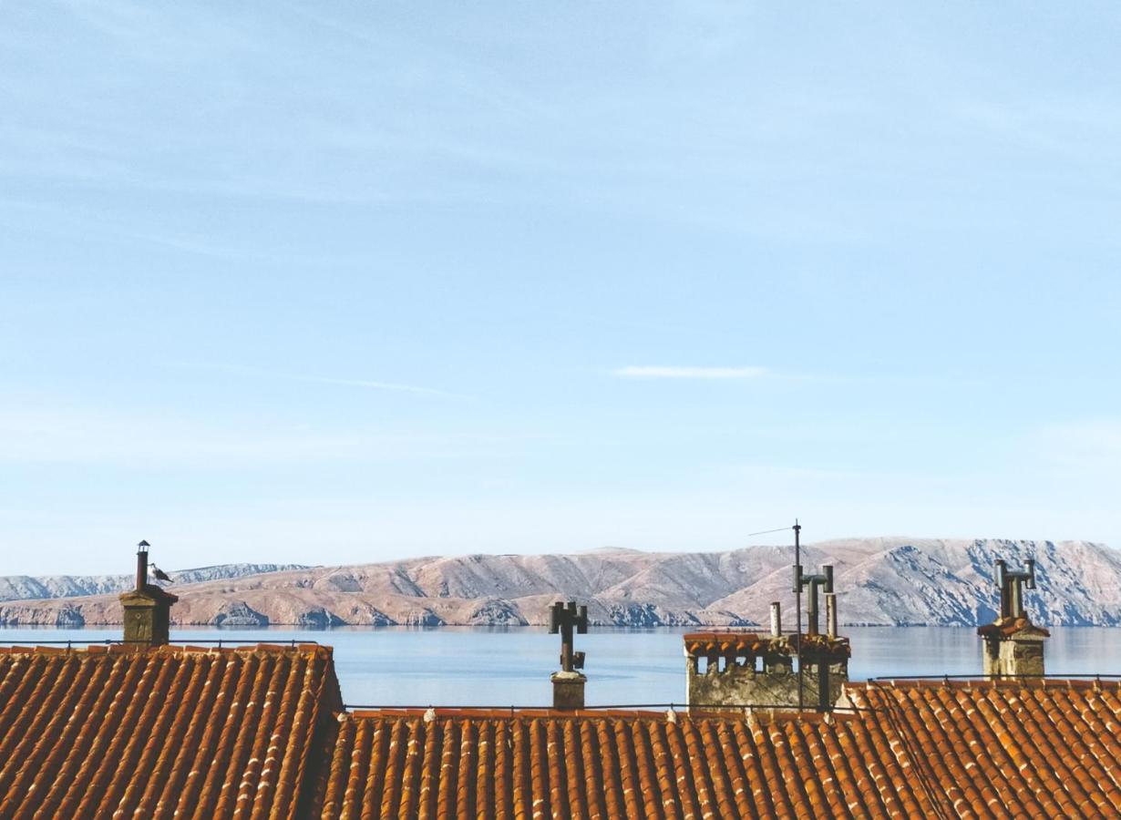 Novouredeni Stan S Balkonom I Pogledom Na More Senj  Buitenkant foto