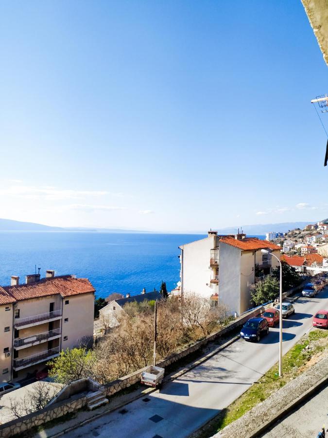 Novouredeni Stan S Balkonom I Pogledom Na More Senj  Buitenkant foto