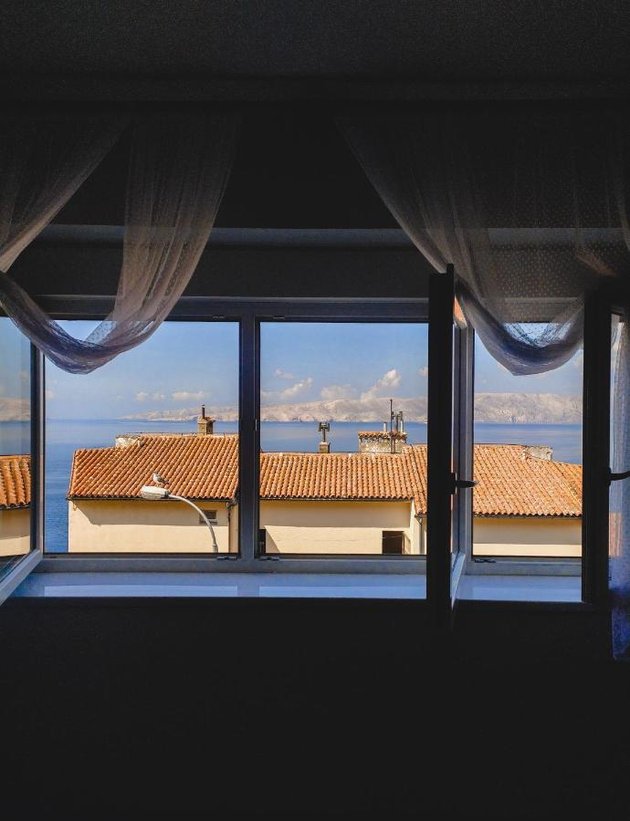 Novouredeni Stan S Balkonom I Pogledom Na More Senj  Buitenkant foto