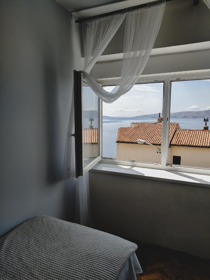 Novouredeni Stan S Balkonom I Pogledom Na More Senj  Buitenkant foto