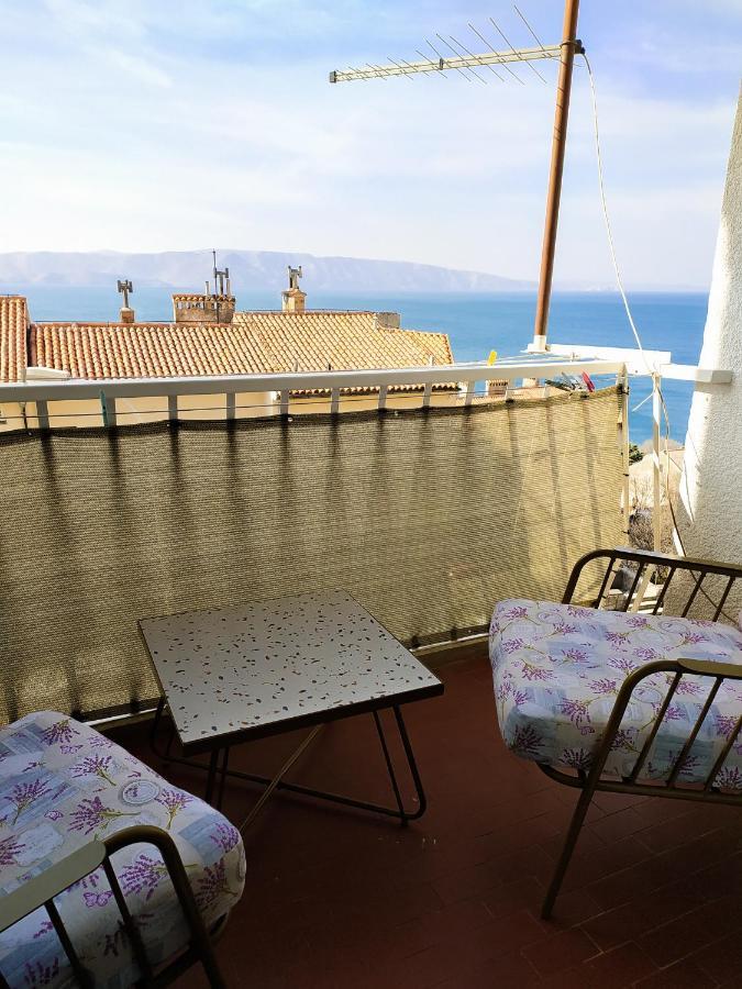 Novouredeni Stan S Balkonom I Pogledom Na More Senj  Buitenkant foto