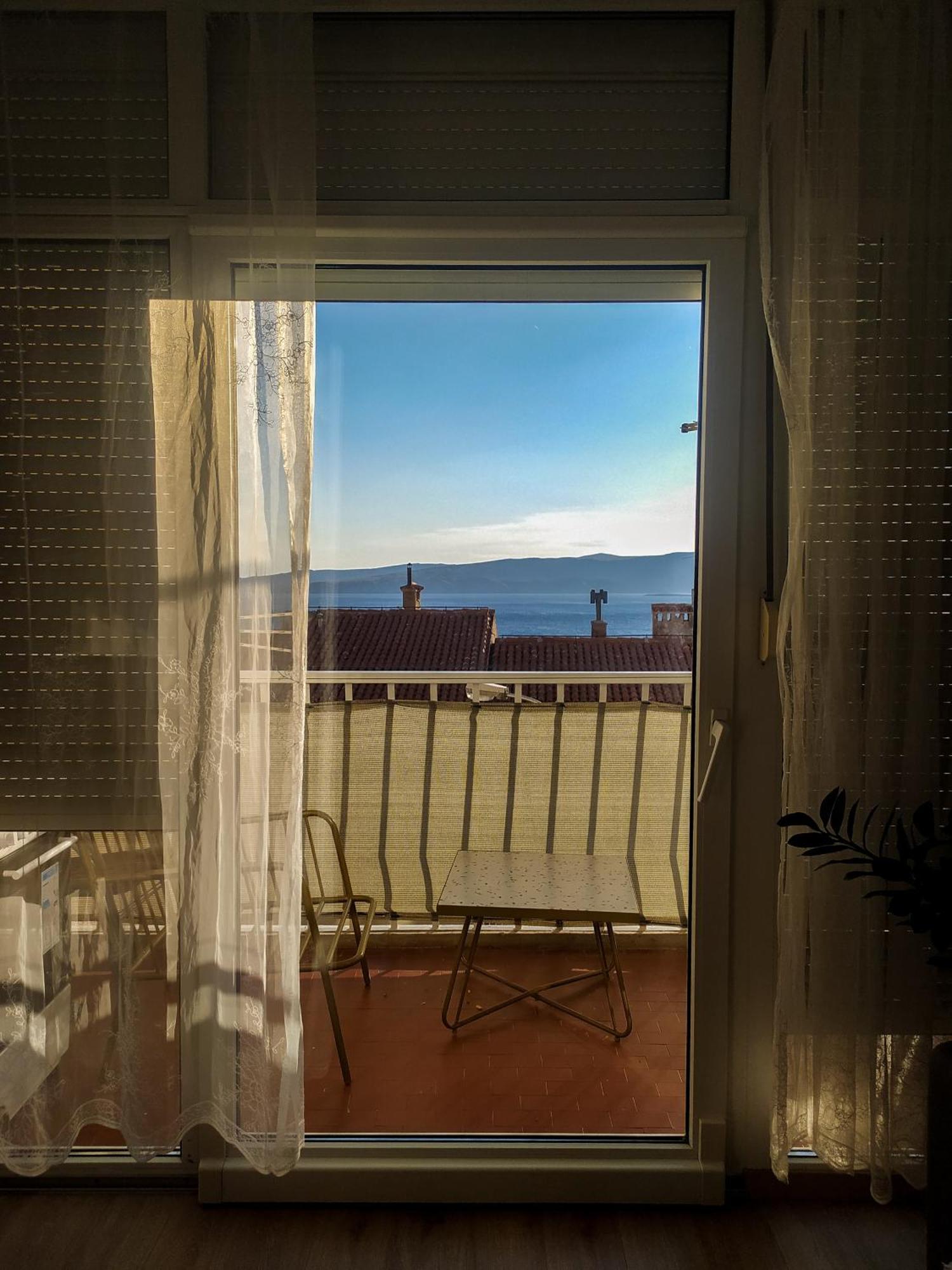 Novouredeni Stan S Balkonom I Pogledom Na More Senj  Buitenkant foto