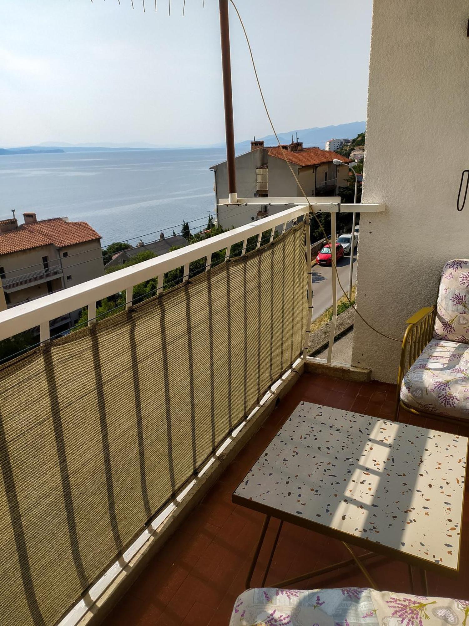 Novouredeni Stan S Balkonom I Pogledom Na More Senj  Buitenkant foto