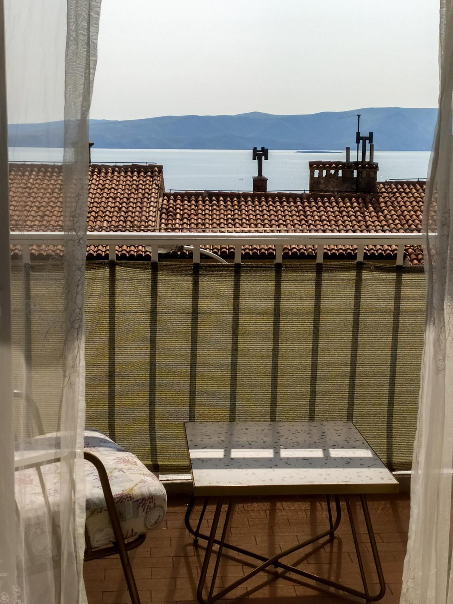 Novouredeni Stan S Balkonom I Pogledom Na More Senj  Buitenkant foto