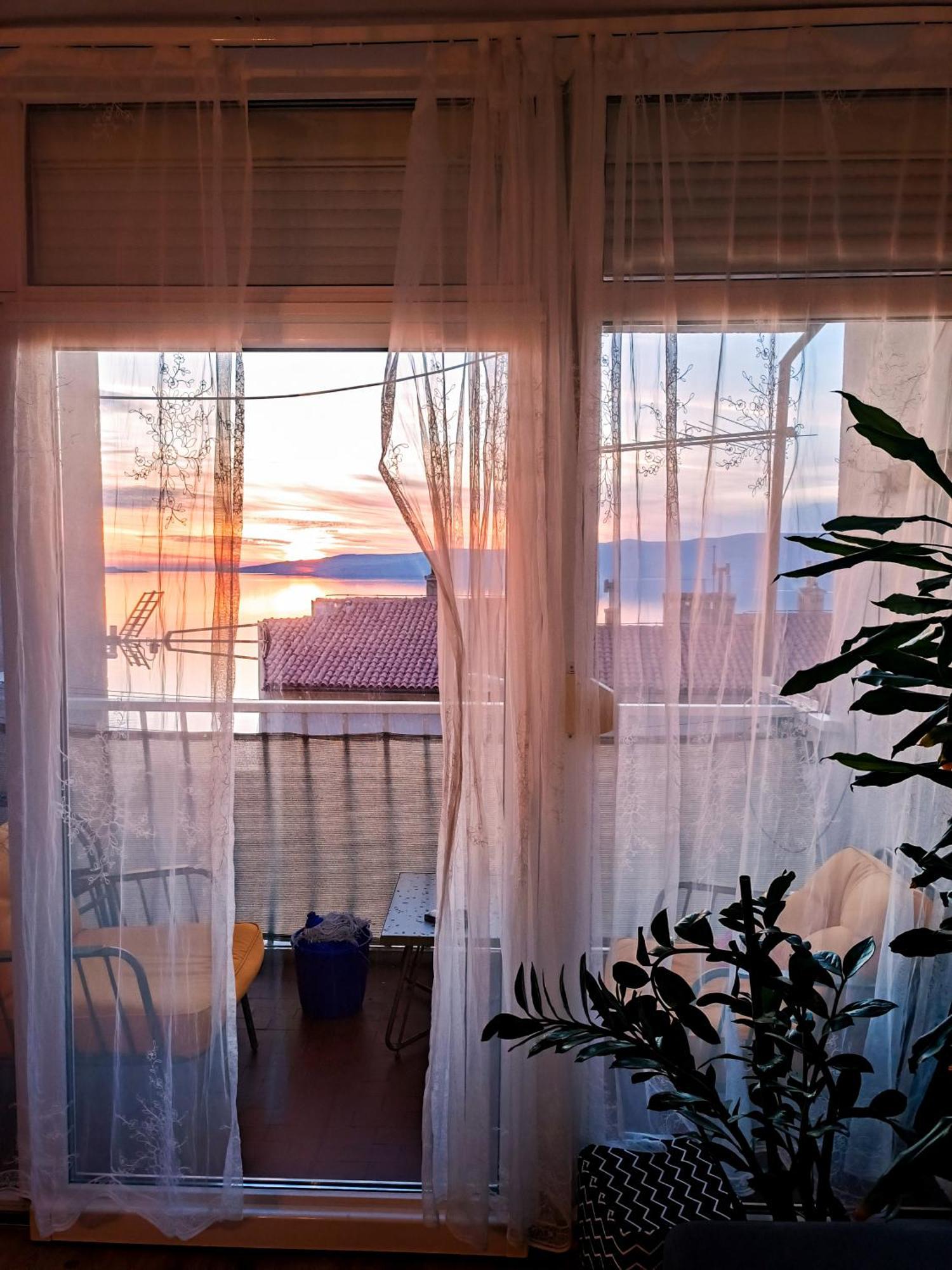 Novouredeni Stan S Balkonom I Pogledom Na More Senj  Buitenkant foto