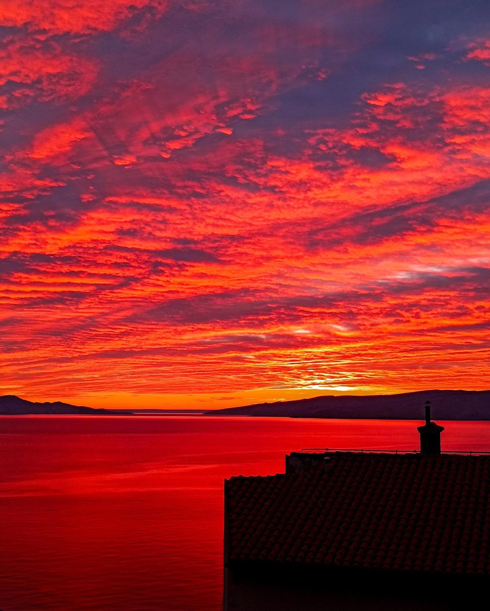 Novouredeni Stan S Balkonom I Pogledom Na More Senj  Buitenkant foto