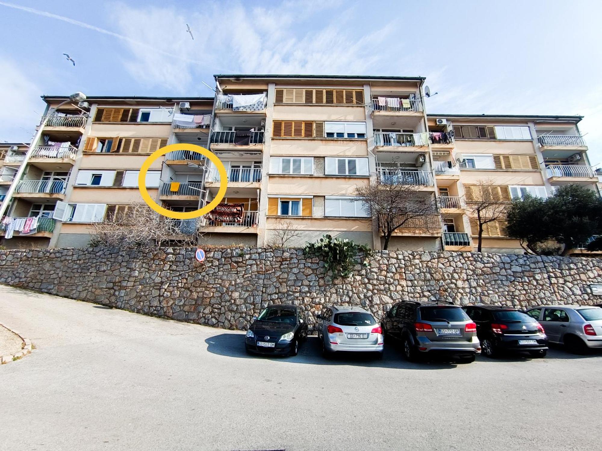 Novouredeni Stan S Balkonom I Pogledom Na More Senj  Buitenkant foto