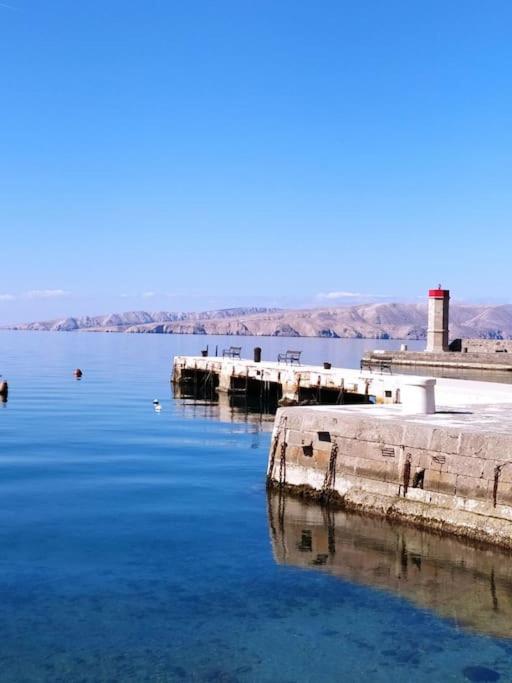 Novouredeni Stan S Balkonom I Pogledom Na More Senj  Buitenkant foto