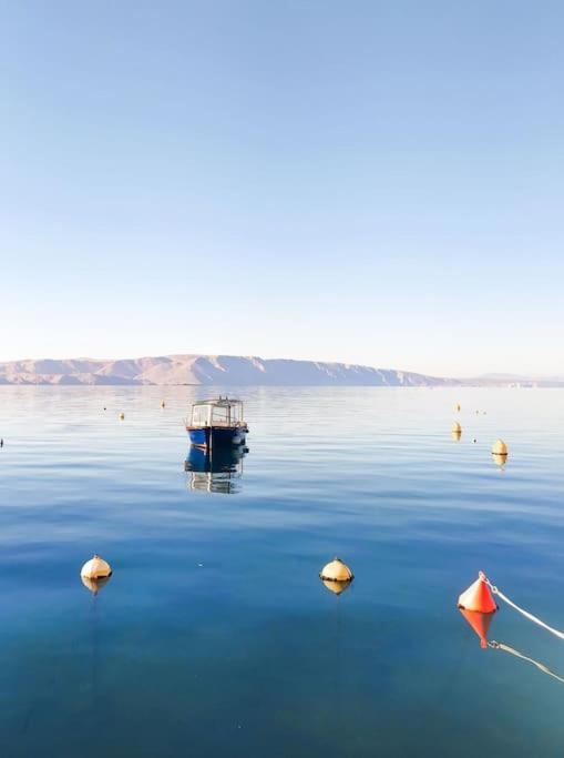 Novouredeni Stan S Balkonom I Pogledom Na More Senj  Buitenkant foto