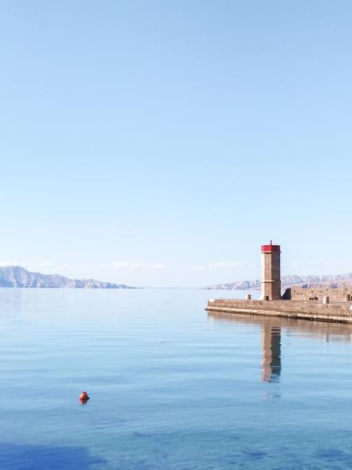 Novouredeni Stan S Balkonom I Pogledom Na More Senj  Buitenkant foto